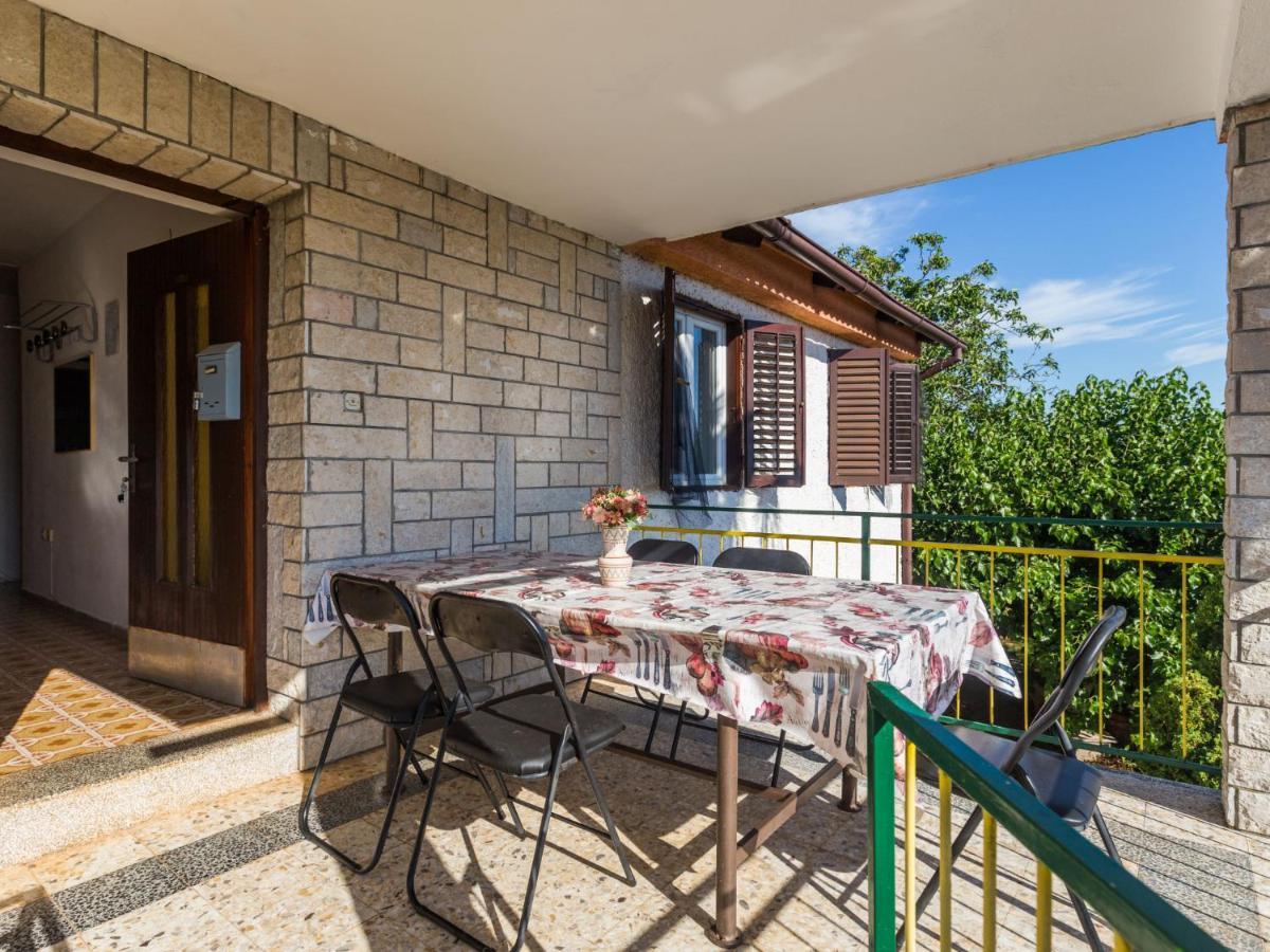 Linda - Uma210 By Interhome Umag